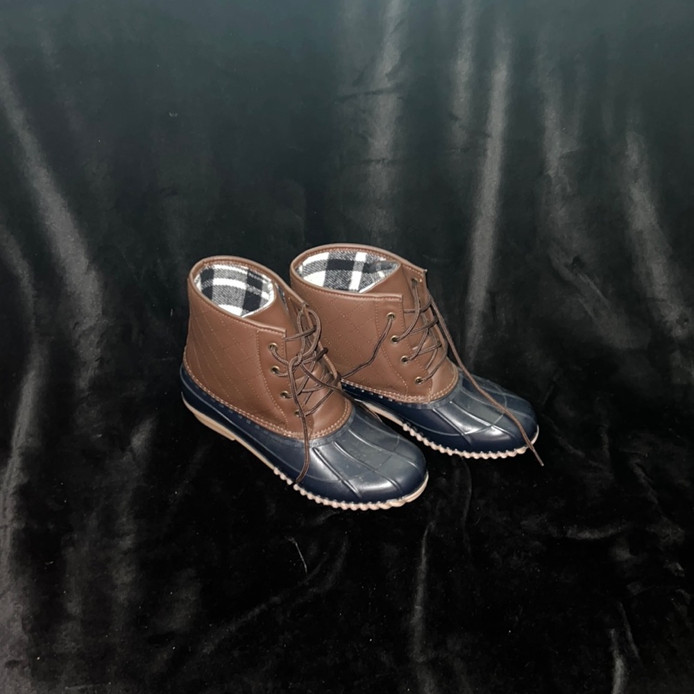 Duck boots for rainy and snowy days In very good condition no flaws